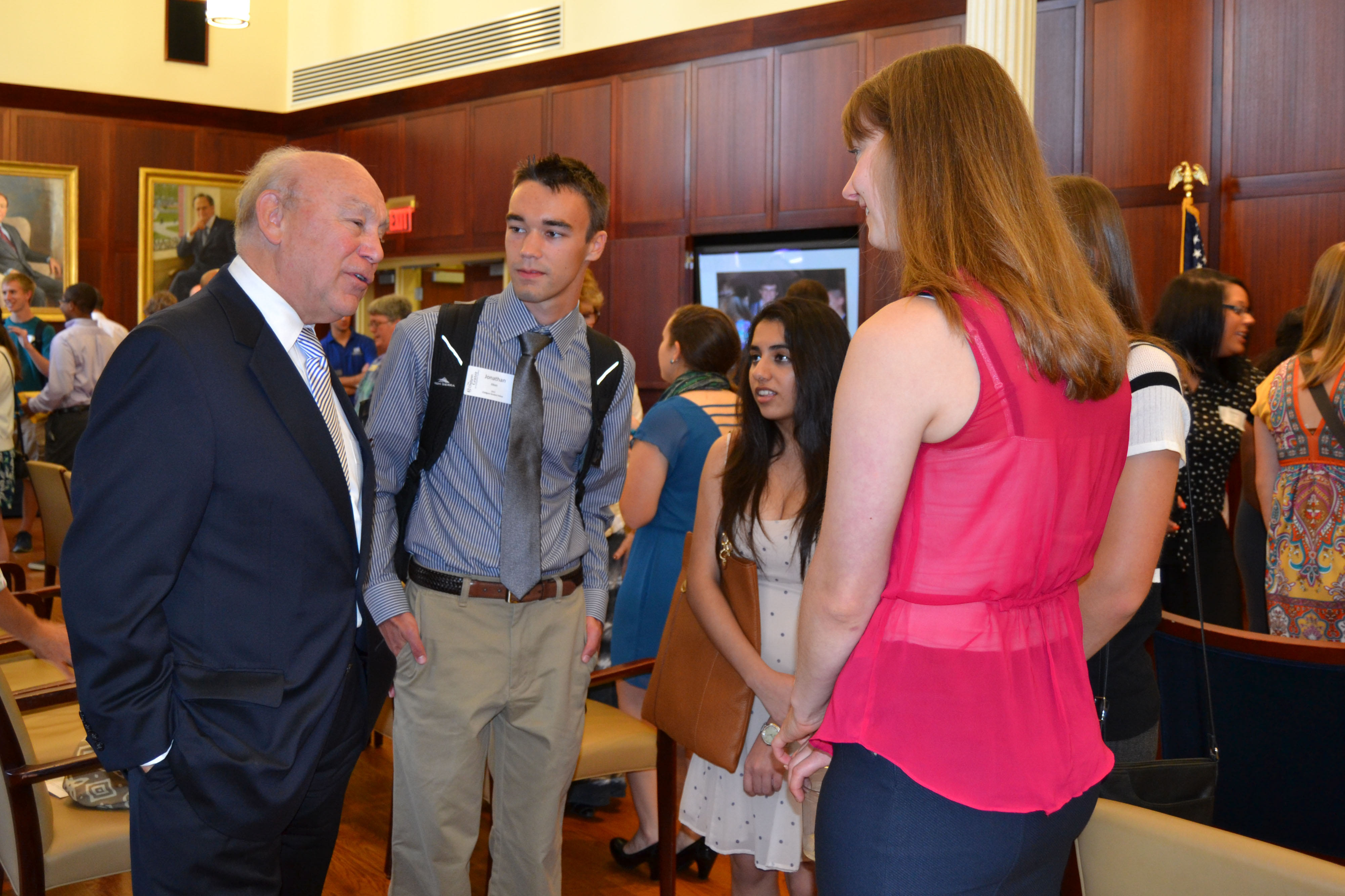 Paul Chellgren talks to new Fellows.